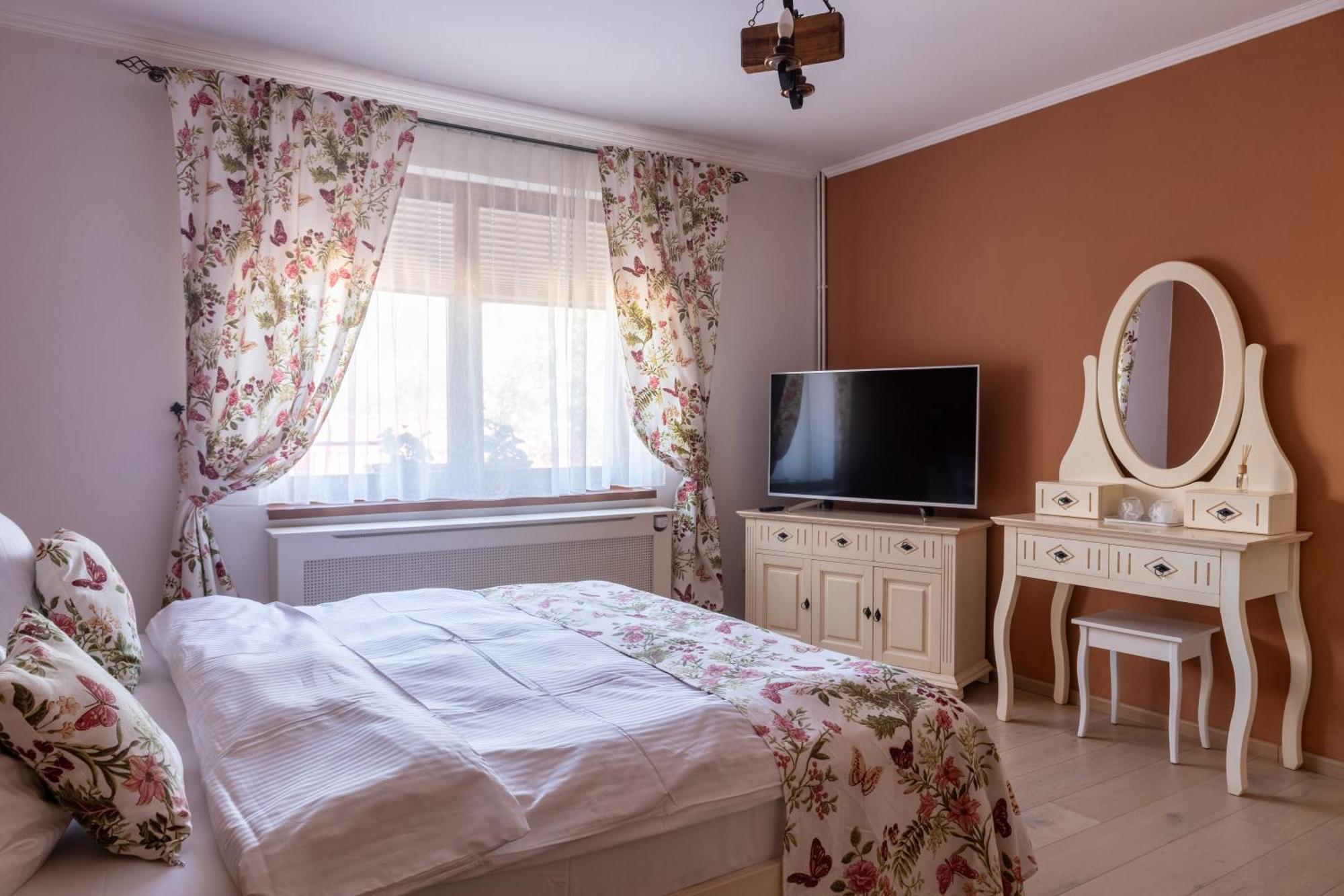 Vila Crisalia Sibiel -Sibiu (Adults Only) Hotel ภายนอก รูปภาพ