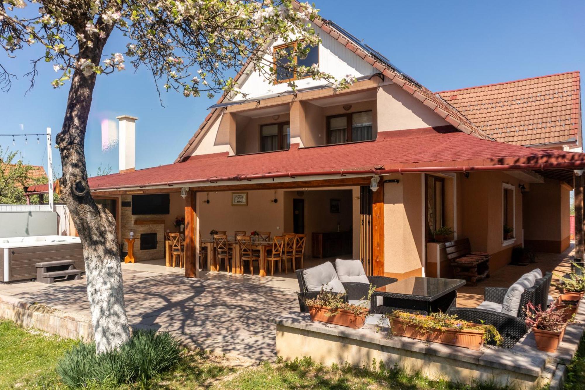 Vila Crisalia Sibiel -Sibiu (Adults Only) Hotel ภายนอก รูปภาพ